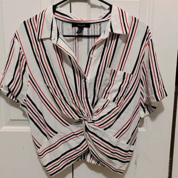 ❤️🖤 red/black stripped button down crop top 🖤❤️ - Picture 3 of 5